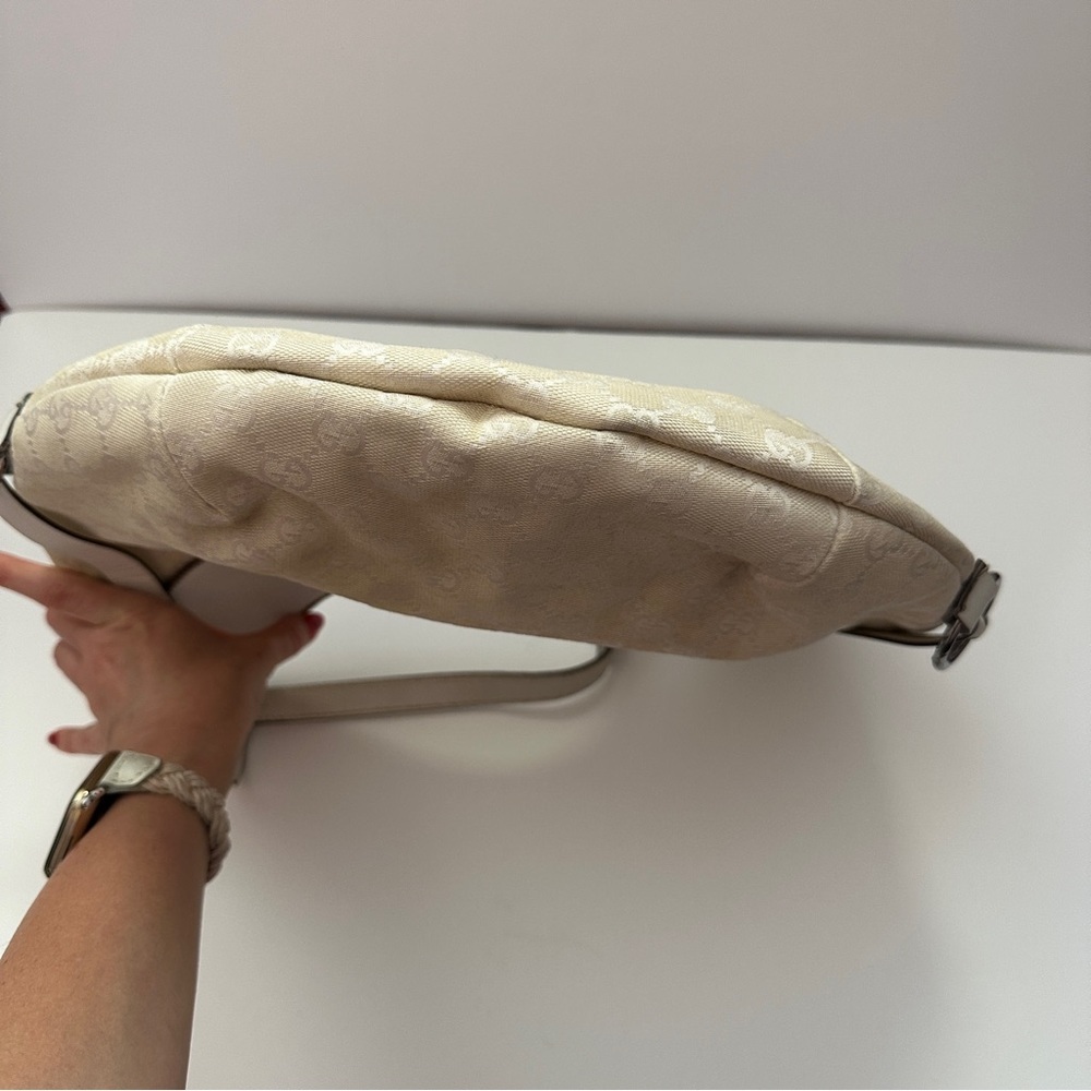 Gucci GG Canvas Cream Hobo Bag with Monogram Print and Leather Trim - Picture 5 of 12